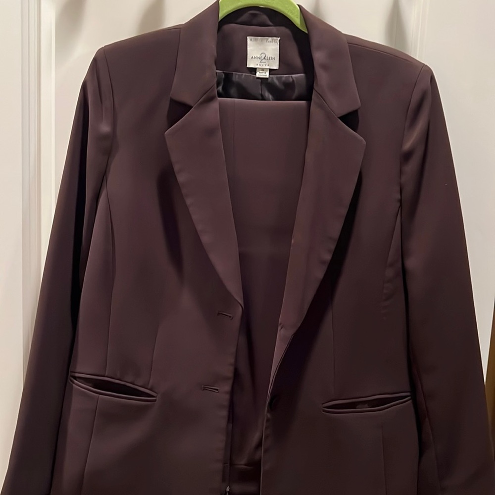 ANNE KLEIN PANT SUIT, size 10, chocolate brown, very nice.